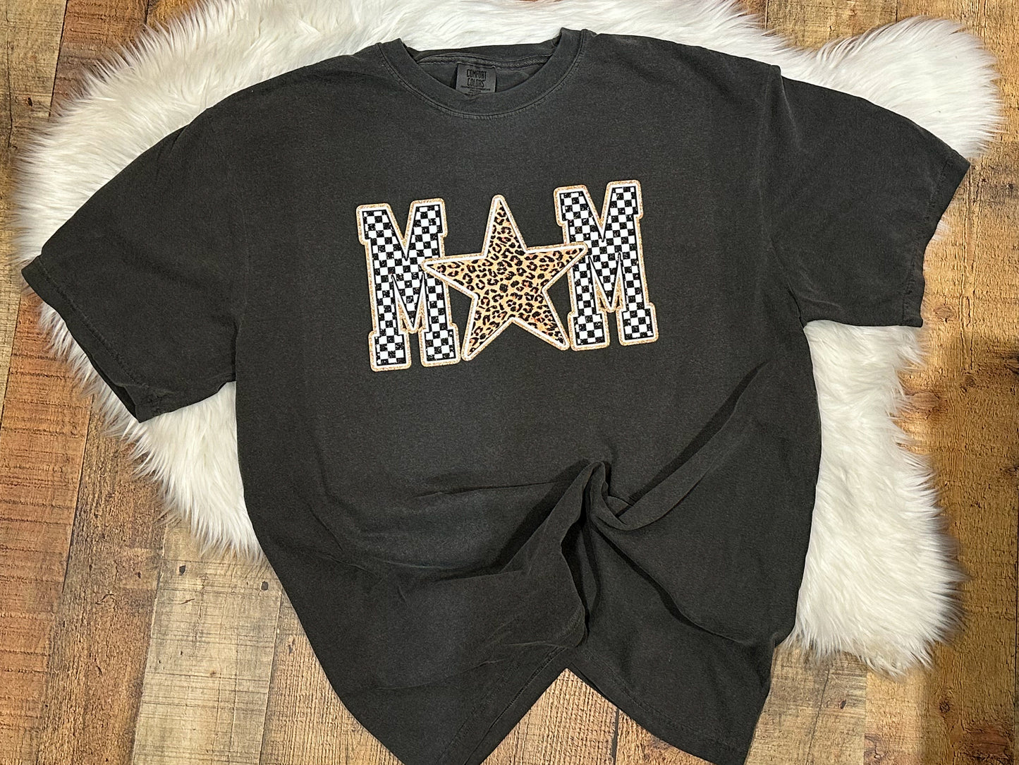 MOM tee- star