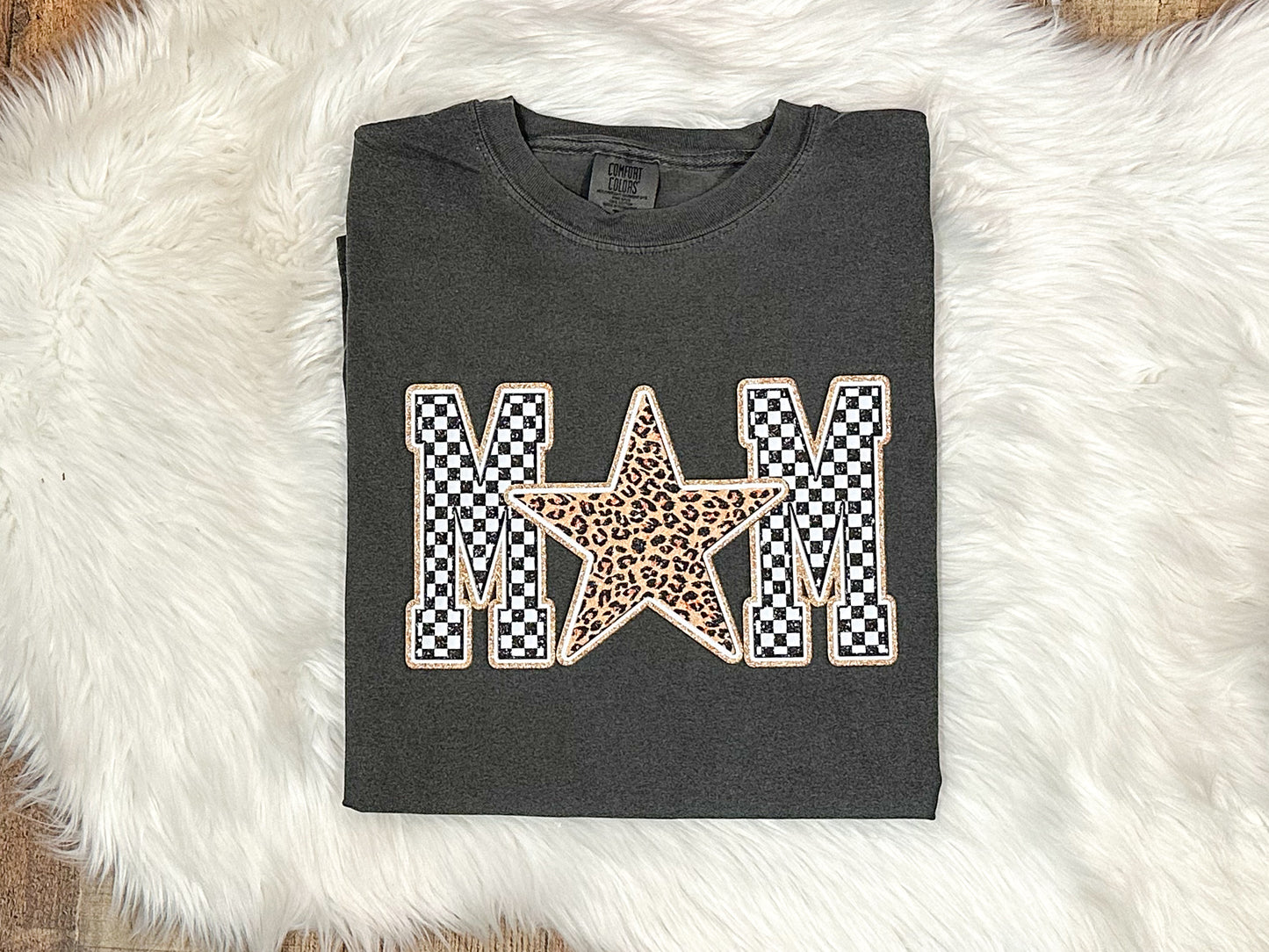 MOM tee- star